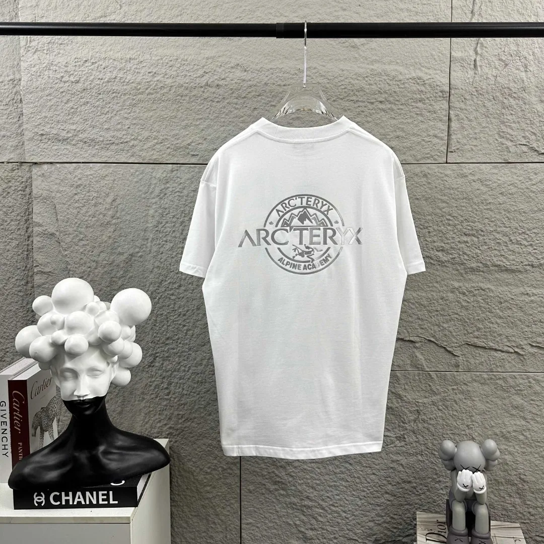 ARC'TERYX* * 2026 New Arrival Classic Silver T Same Style Size： S （90-130 ） M （120-150 ） L （140-165 ） XL （160-180 ） XXL （180 ） ：Black White